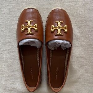 Tory Burch Tan Leather Espadrilles with Gold Emblem- NWT Size 9.5